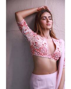 ऑफ व्हाइट ड्रेस में गजब का पोज़ देती दिखीं प्रनूतन बहल, फोटो शेयर कर फैन्स से पूछा ये सवाल...