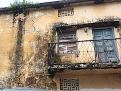 इटावा पुलिस लाइन में 181 क्वार्टर जर्जर, कर्मचारी रहने को मजबूर, विभाग भेज रहा नोटिस