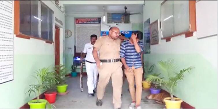 Father And Son Were Arrested Allegedly For Trying To Join For A Job In North Bengal Medical College And Hospital With Supposed Fake Appointment Letter Siliguri News: 'ভুয়ো নিয়োগপত্র' নিয়ে সরকারি হাসপাতালে কাজে যোগের চেষ্টা, শিলিগুড়িতে ধৃত বাবা-ছেলে