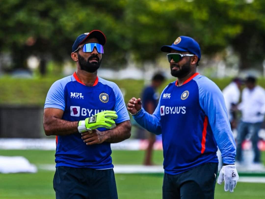 T20 World Cup 2022: Former Australian Wicket keeper Adam Gilchrist opens about Indian Team selection for T20 world cup 2022 T20 World Cup 2022: டி20 உலகக்கோப்பைக்கு கார்த்திக்கா..? ரிஷப்பா..? கில்கிறிஸ்ட்டின் தேர்வு யார்..?