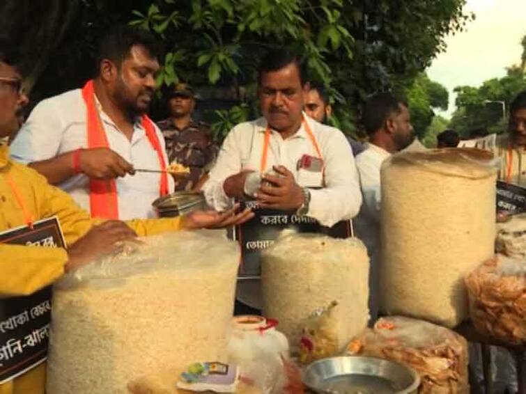BJP MLAs sold Ghugni Jhal muri  food protesting CM Mamata Banerjee s comments on employment WB Job: মমতার মন্তব্যের প্রতিবাদ, ঘুগনি ও ঝালমুড়ি বিক্রি করলেন বিজেপি বিধায়করা !