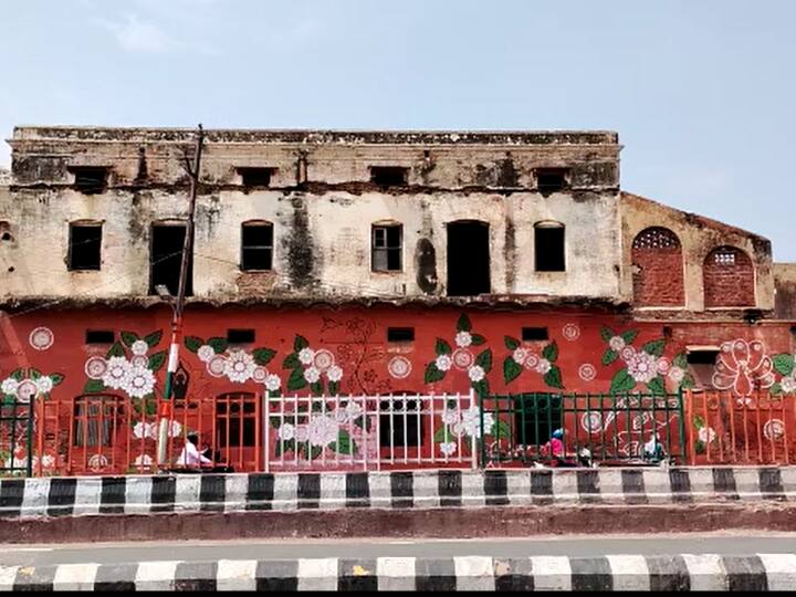 Agra News: आगरा में निगम के सर्वे में 156 जर्जर भवन आए सामने, इमारतों में लोग कर रहे व्यापार, अब प्रशासन कर रहा ये अपील Agra News 156 dilapidated buildings came to the fore in the survey of the corporation ANN Agra News: आगरा में निगम के सर्वे में 156 जर्जर भवन आए सामने, इमारतों में लोग कर रहे व्यापार, अब प्रशासन कर रहा ये अपील