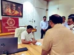 NCP का आरोप- मुख्यमंत्री की कुर्सी पर बैठे श्रीकांत शिंदे, फोटो वायरल