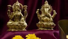 Shardiya Navratri 2022: नवरात्रि की पूजा से पहले घर से हटा दें ये चीजें, नहीं तो मां दुर्गा हो सकती हैं नाराज