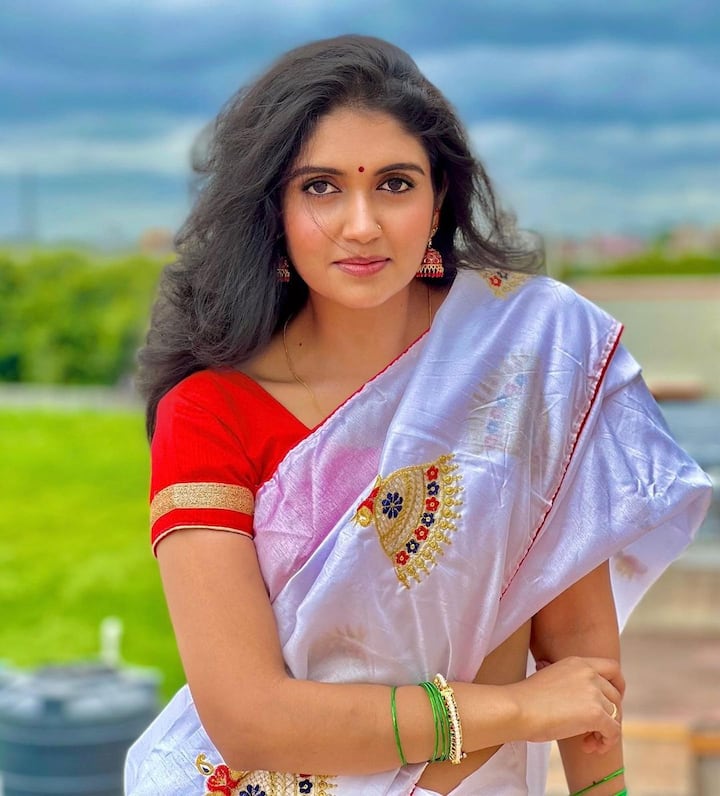 सैराटमधील रिंकू आणि आताची रिंकू दोघींमध्ये जमीन आसमानाचा फरक आहे.(फोटो सौजन्य :iamrinkurajguru/इंस्टाग्राम)