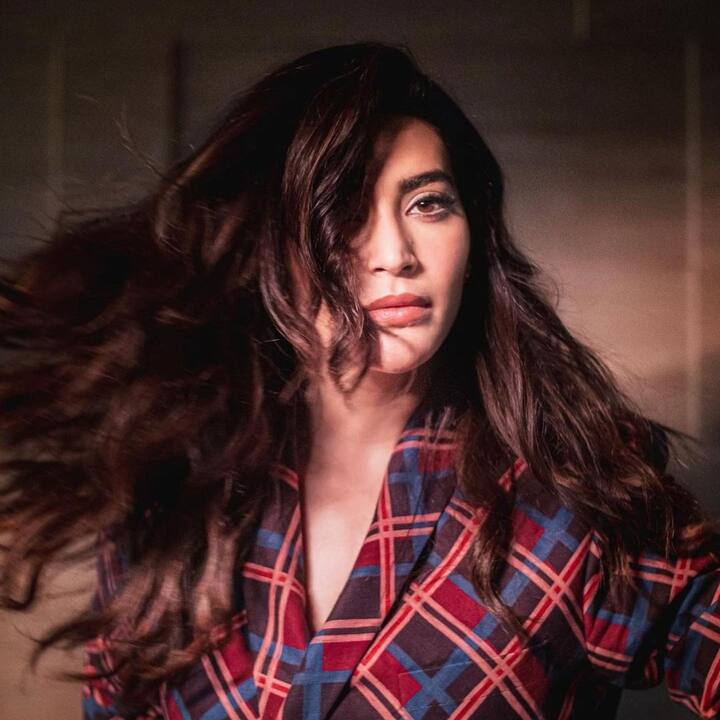 करिश्मा तन्ना हिने काही काळापूर्वी वरुण बंगेरासोबत लग्नगाठ बांधली आहे. दोघे अनेकदा वर्कआऊट करताना आणि एकत्र फिरताना दिसतात.  (फोटो सौजन्य :karishmaktanna/इंस्टाग्राम)