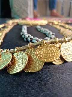 Ambabai Mandir Navratri : करवीर निवासिनी अंबाबाई मंदिरात नवरात्रोत्सवाची तयारी अंतिम टप्यात, देवीच्या सोन्याच्या दागिन्यांची स्वच्छता