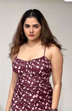 In Pics : भेदक नजर अन् घायाळ करणाऱ्या अदा, भाग्यश्रीच्या भन्नाट लूकवर चाहते फिदा...