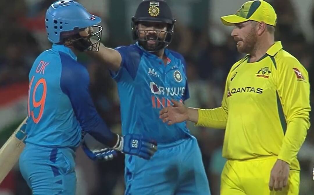 Rohit Sharma: ਪਤਾ ਨਹੀਂ ਕਿਉਂ ਇਸ ਖਿਡਾਰੀ 'ਤੇ ਰਹਿਮ ਕਰ ਰਹੇ ਰੋਹਿਤ ਸ਼ਰਮਾ? ਖਰਾਬ ਪ੍ਰਦਰਸ਼ਨ ਤੋਂ ਬਾਅਦ ਵੀ ਦਿੱਤਾ ਮੌਕਾ Rohit Sharma: Don't know why Rohit Sharma is taking pity on this player? Give chance even after poor performance Rohit Sharma: ਪਤਾ ਨਹੀਂ ਕਿਉਂ ਇਸ ਖਿਡਾਰੀ 'ਤੇ ਰਹਿਮ ਕਰ ਰਹੇ ਰੋਹਿਤ ਸ਼ਰਮਾ? ਖਰਾਬ ਪ੍ਰਦਰਸ਼ਨ ਤੋਂ ਬਾਅਦ ਵੀ ਦਿੱਤਾ ਮੌਕਾ