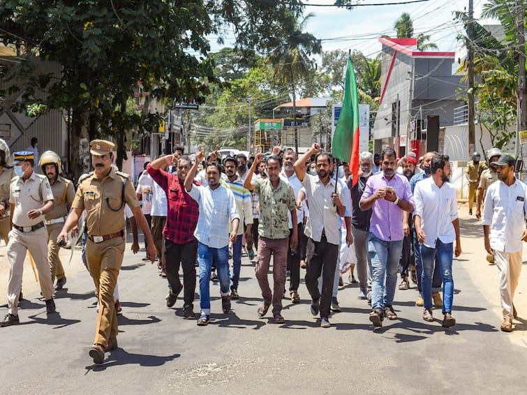 Kerala HC Initiates Suo Motu Proceedings Against PFI For Calling Bandh In State, Check More Details Kerala HC On PFI: 'అనుమతి లేకుండా బంద్‌ ఎలా చేస్తారు?' PFIపై కేరళ హైకోర్టు సీరియస్