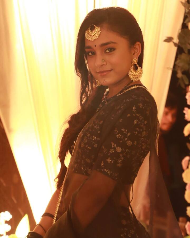 एक्ट्रेस सुंबुल तौकीर खान (Sumbul Touqeer Khan) टीवी शो ‘इमली’ (Imlie) से घर-घर में एक पॉपुलर स्टार बन गई हैं.