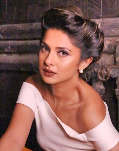 जेनिफर विंगेट भी लंबे वक्त से छोटे पर्दे पर नजर नहीं आई हैं, अब वो ओटीटी पर ज्यादा सक्रिए हैं. पिछले दिनों खबर आई थी कि वो टीवी पर वापसी करने वाली हैं, हालांकि अभी तक कंफर्मेशन नहीं मिला है.