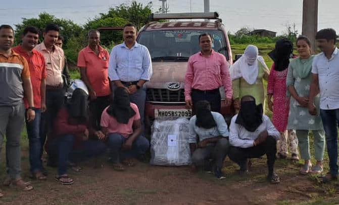 Sindhudurg Crime 6 detained with 12 Kg whale vomit or ambergris worth Rs 22 crore in devgad Sindhudurg Crime : देवगडमध्ये 22 कोटींच्या देवमाशाच्या उलटीसह सहा जण ताब्यात
