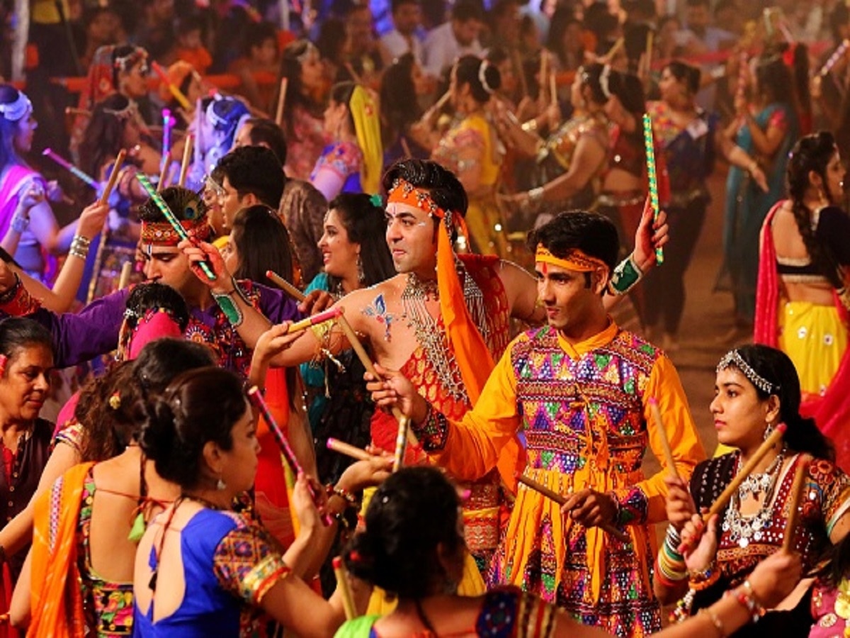 Navratri 2022: Know How To Select Garba Dresses As Per Your Zodiac Sign!