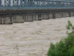 यूपी में आफत बनकर बरस रही बारिश, नदियों का जलस्तर बढ़ा, जानिए क्या है आपके जिले का हाल