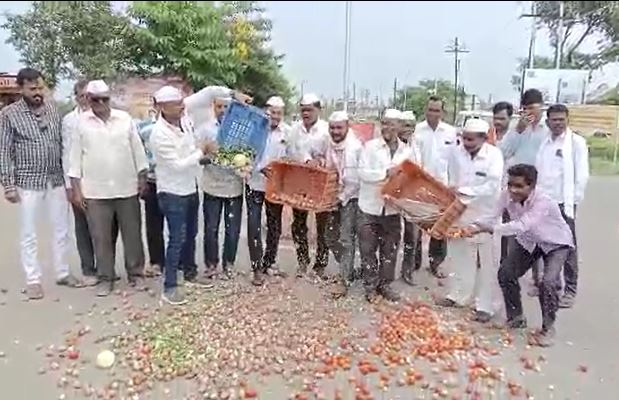 Hingoli Farmers Agitation : हिंगोलीतील शेतकरी संपाचा आठवा दिवस, आंदोलनाला हिंसक वळण, सरकराच्या निषेधासाठी शेतकरी रस्त्यावर