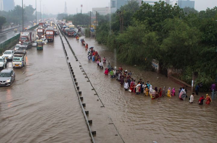 ताकि यातायात की भीड़ से बचा जा सके और जहां जरूरत हो वहां मरम्मत काम किया जा सके.