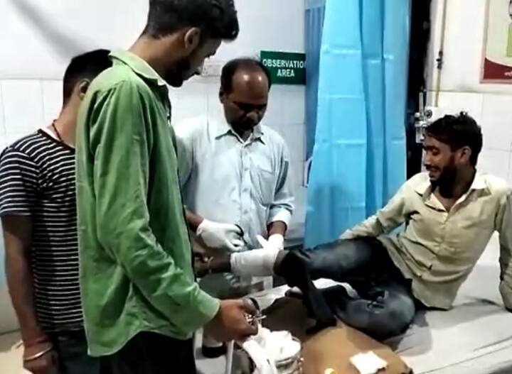 Hapur News: पुलिस और बदमाशों के बीच मुठभेड़, गोली लगने से बावरिया गैंग का इनामी बदमाश घायल, दूसरा फरार up news hapur encounter between police and miscreants, one crook of Bavaria gang injured due to bullet ann Hapur News: पुलिस और बदमाशों के बीच मुठभेड़, गोली लगने से बावरिया गैंग का इनामी बदमाश घायल, दूसरा फरार