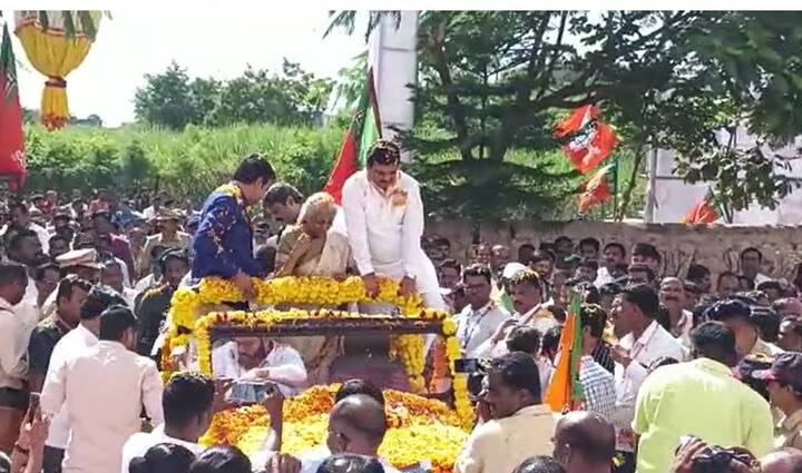 यामध्ये युवावर्ग मोठ्या प्रमाणात सहभागी झाला होता.