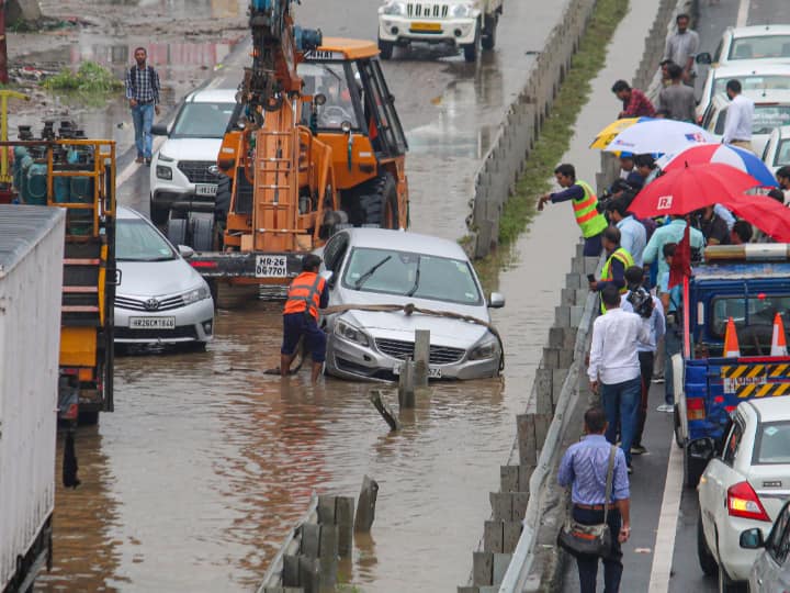 Gurugram Waterlogging Slows City Yellow Alert Issued By IMD Cautioning Of More Rain In Delhi-NCR WATCH | Waterlogged Road In Gurugram Causes Traffic Snarl, More Rain Forecast In Delhi-NCR