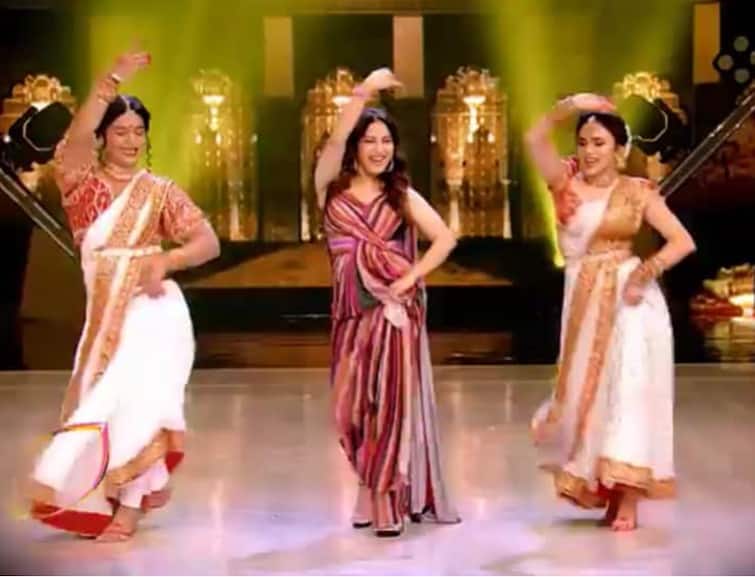 Madhuri Dixit And Amruta Khanvilkar Dance On Dola Re Dola On Jhalak Dikhlaa Jaa 10 WATCH video Jhalak Dikhhla Jaa 10 : तीच अदा, तीच जादू... 20 वर्षांनी माधुरी थिरकली 'डोला रे डोला'वर, अमृतानेही दाखवला जलवा
