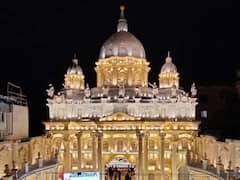 कोलकाता में देवी दुर्गा के स्वागत के लिए बनाया गया  'वेटिकन सिटी' थीम वाला पंडाल, 100 से ज्यादा कारीगरों ने 60 दिन में किया तैयार