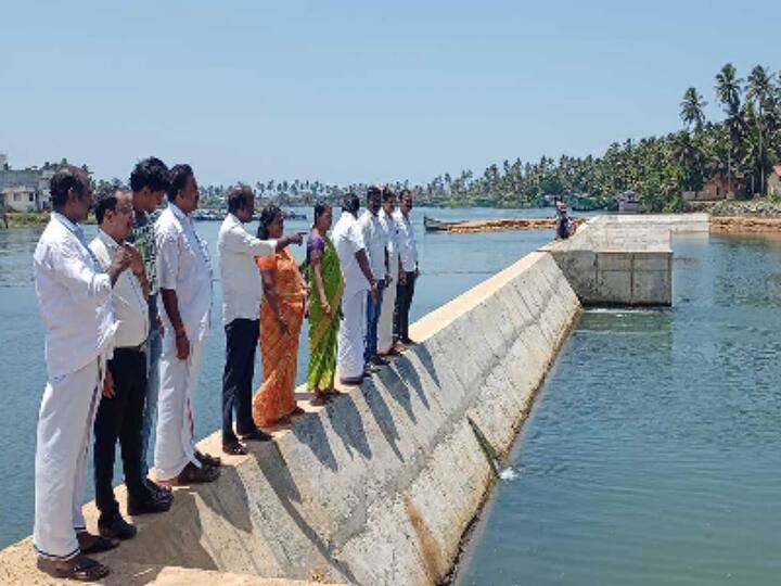 protest will be held if a side wall is not erected to protect the villages on the other side of the Parakani barrage constructed across the Tamiraparani river, Kulitutura. கன்னியாகுமரி: கிராமங்களை பாதுகாக்க பக்கசுவர் எழுப்பாவிட்டால் போராட்டம் நடத்தப்படும்