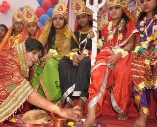 Navratri 2022 Kanya Pujan:  નવરાત્રીમાં કન્યા પૂજનથી મળે છે 9 દિવસના ઉપવાસનું પૂર્ણ ફળ, જાણો તારીખ અને નિયમ