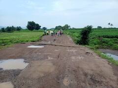 Photo: औरंगाबादमधील नागद-कन्नड-गौताळा रस्त्यावरील पूल खचला; वाहतूक बंद