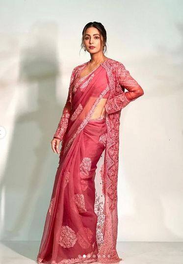 ਹਿਨਾ ਖਾਨ ਨੇ ਸਾੜ੍ਹੀ ਦੇ ਉੱਪਰ ਪਹਿਨੀ ਸ਼ਰਗ, ਪ੍ਰਸ਼ੰਸਕਾਂ ਨੇ ਬੰਨ੍ਹੇ ਤਾਰੀਫਾਂ ਦੇ ਪੁਲ