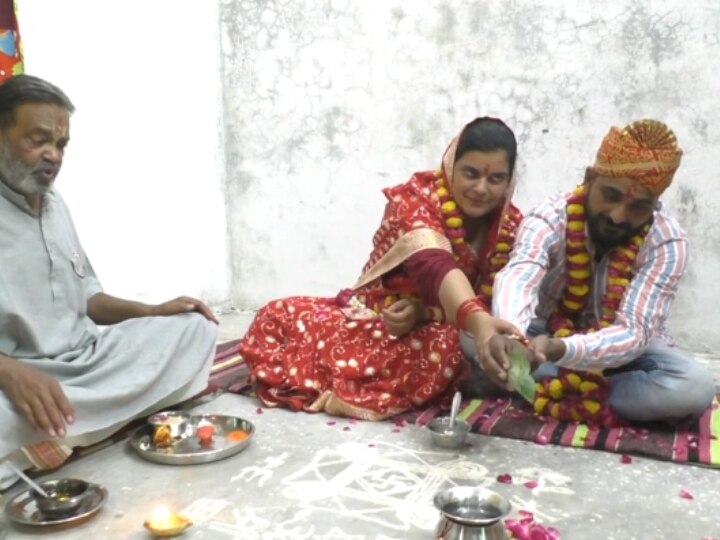 Bareilly News: पति के तीन तलाक देने के बाद रुबीना बनी पुष्पा, हिंदू रीति रिवाज से ले लिए सात फेरे