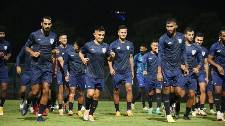 lower ranked singapore can become tough opponent for india Indian Football: ক্রমতালিকায় অনেক পিছিয়ে, তবুও সিঙ্গাপুরকে সমীহ করছেন সুনীলরা