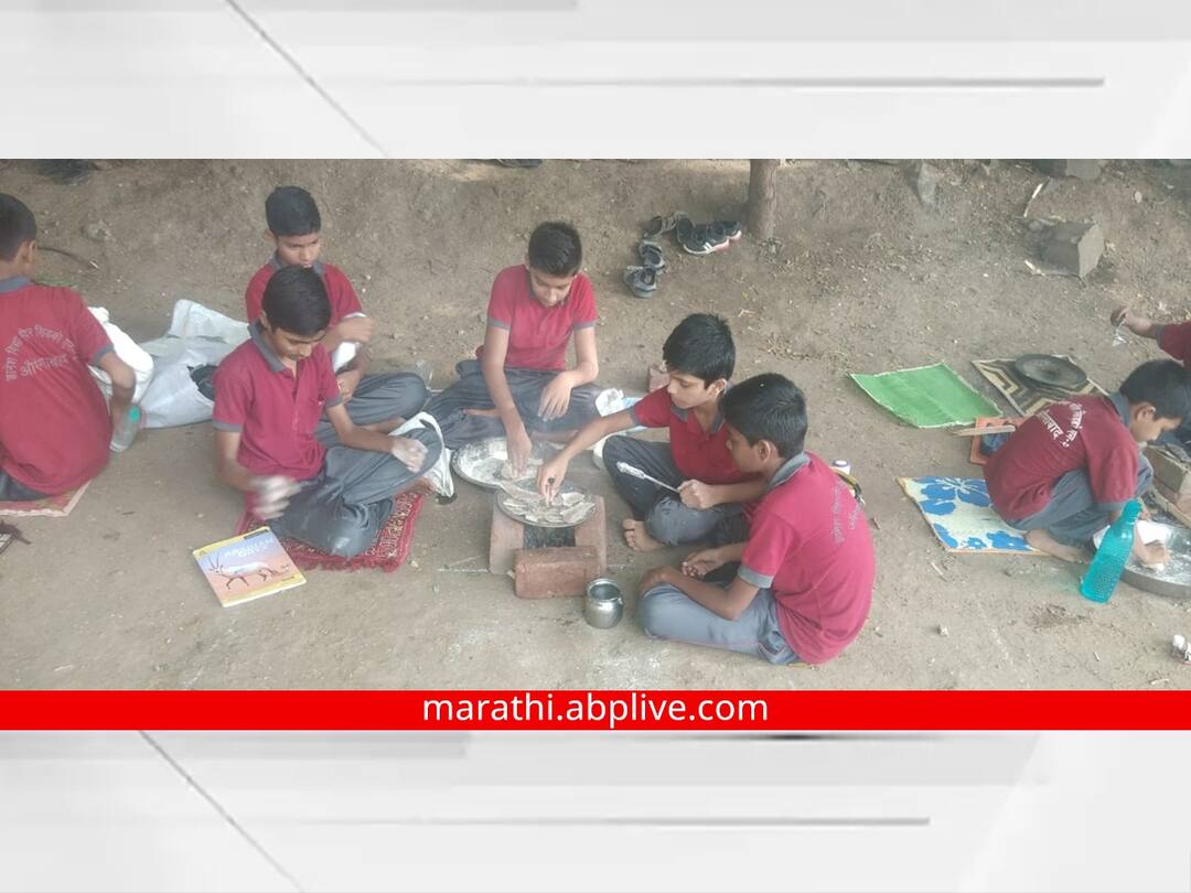 maharashtra News Aurangabad News Bread making competition held in school In Aurangabad Aurangabad: शाळेत भरली भाकरी बनवण्याची स्पर्धा, शिक्षकांच्या संकल्पनेची जिल्ह्याभरात चर्चा