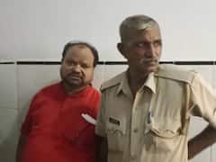 फर्जी फूड इंस्पेक्टर बनकर नॉनवेज होटलों पर पैसे की मांग कर रहा था शख्स, पुलिस ने किया गिरफ्तार