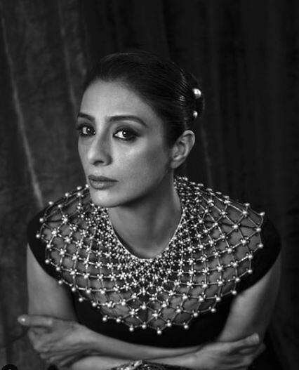 इस पर तब्बू ने कहा कि इसका कारण शायद मेरे जीन्स हैं और कहा, 