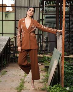 Ritu varma : என்னை கவுத்து போட்டுட்டியே கனிமொழியே...நடிகை ரித்து வர்மாவின் ஸ்டில்ஸ்!