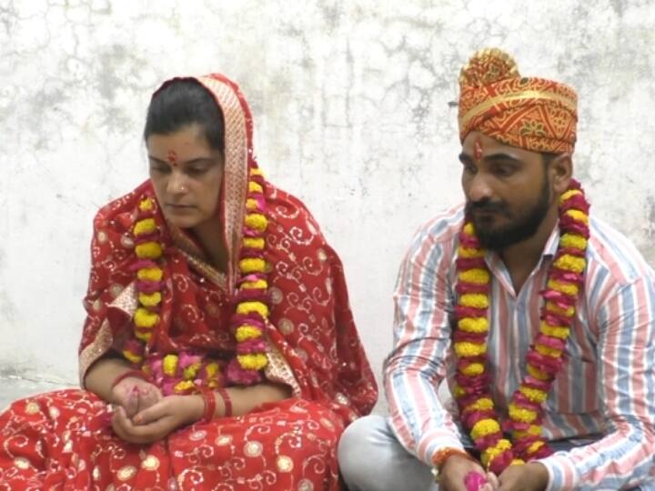 Bareilly Rubina converted to religion after giving triple talaq to her husband and became Pushpa Ann Bareilly News: पति के तीन तलाक देने के बाद रुबीना बनी पुष्पा, हिंदू रीति रिवाज से ले लिए सात फेरे