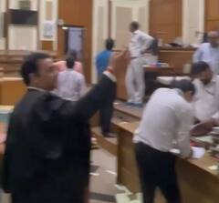 Top News: भारी बारिश के बाद इलाहाबाद हाईकोर्ट के कमरे में भरा पानी