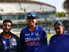 In Pics : झुलन गोस्वामीता आंतरराष्ट्रीय क्रिकेटला अलविदा, बीसीसीआयनं शेअर केले इमोशनल फोटो