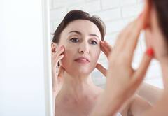 Women Health :મેનોપોઝ દરમિયાન ડલ થઇ જતી સ્કિને આ 5 ટિપ્સ ફોલો કરીને આપો એવરયંગ લૂક