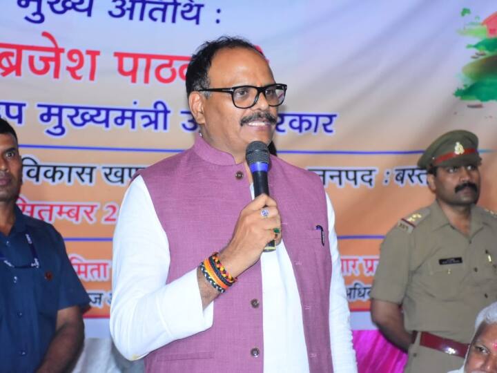 UP NEWS Deputy CM Brijesh Pathak instructed all state CMOs that dengue patients should be tested free of cost ANN UP Dengue Cases: बारिश के बाद बढ़ा डेंगू का खतरा, डिप्टी सीएम ब्रजेश पाठक ने स्वास्थ्य विभाग को दिए अहम निर्देश, मुफ्त में होगी जांच