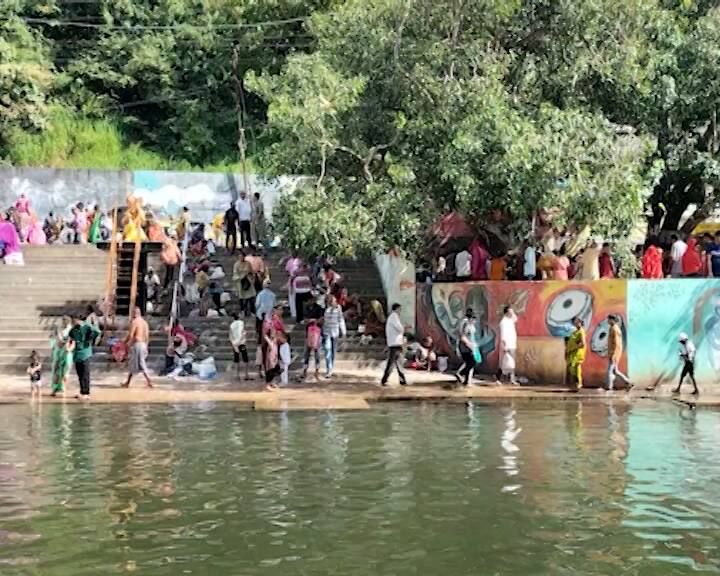 જે લોકો પોતાના પૂર્વજોના મૃત્યુની તારીખ ભૂલી ગયા છે. તેઓ આ દિવસે પોતાના પૂર્વજોના નામ પર શ્રાદ્ધ કર્મ કરી શકે છે.