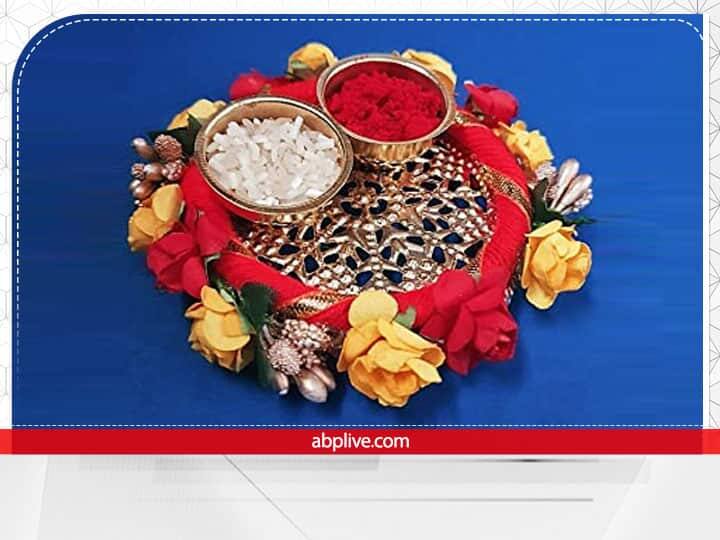 पीला रंग सौभाग्य की प्राप्ति कराता है. पीला रंग पहनने से मां शैलपुत्री के साथ-साथ गुरु देव की भी कृपा प्राप्त होती है. पीला रंग उत्साह का प्रतीक होता है.