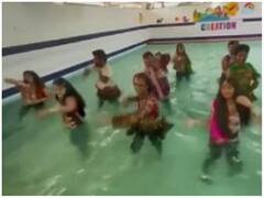 नवरात्रि से पहले दिखी गरबा की धूम, स्विमिंग पूल के अंदर किया डांस