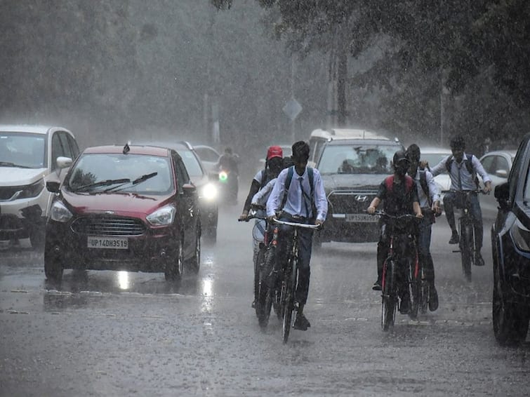 Uttar Pradesh Weather Update News Today 4 October 2022 Noida Lucknow Ghaziabad Varanasi Gorakhpur Kanpur UP Weather Update: यूपी के कई जिलों में आज हल्की बारिश की संभावना, जानिए- आपके जिले में कैसा रहेगा मौसम का मिजाज
