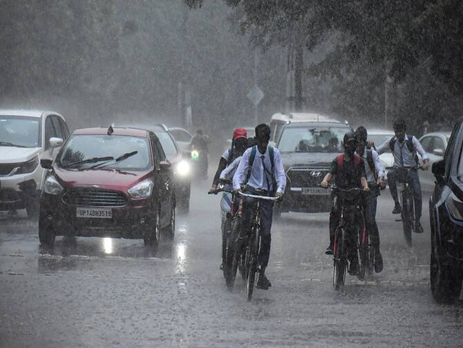 Uttar Pradesh Weather Update News Today 4 October 2022 Noida Lucknow  Ghaziabad Varanasi Gorakhpur Kanpur | UP Weather Update: यूपी के कई जिलों  में आज हल्की बारिश की संभावना, जानिए- आपके जिले