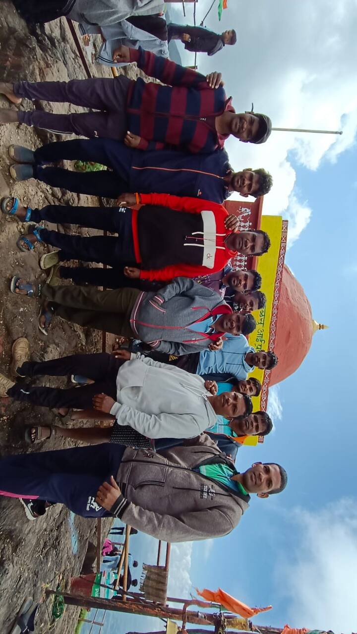 वारली चित्रकला काढून आदिवासी संस्कृति टिकविण्याचा आमचा प्रयत्न आहे.