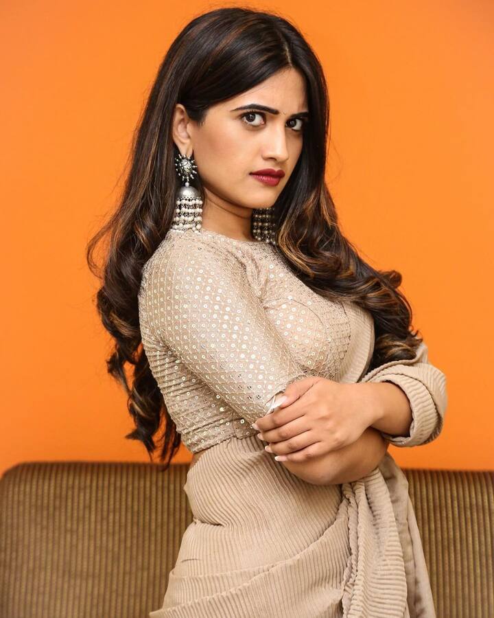 స్రవంతికి రెండుసార్లు పెళ్లి అయ్యింది. Photo credit: sravanthi_chokarapu/ instagram