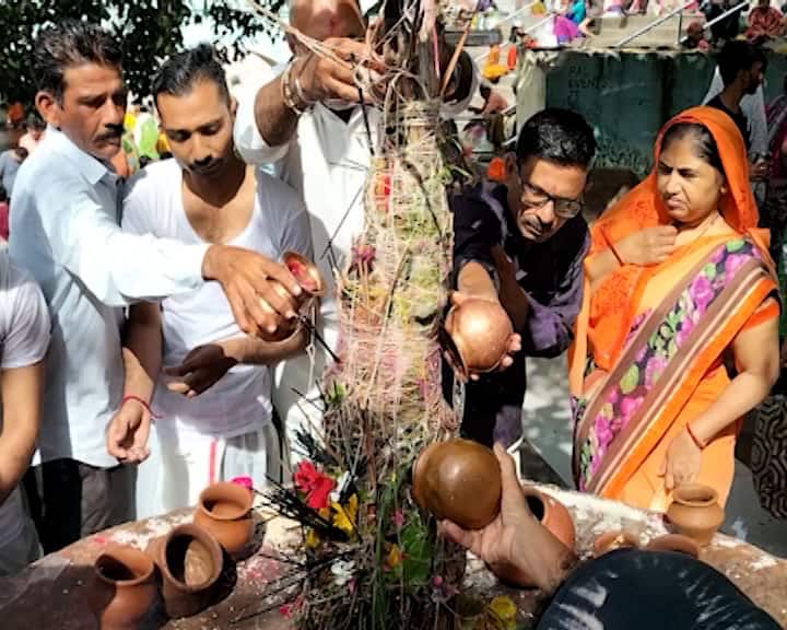 ઉલ્લેખનીય છે કે ભાદરવા માસ દરમિયાન દામોદર કુંડ ખાતે સ્નાન અને જલ અર્પણ કરવાનું વિષેશ મહત્વ રહ્યું છે.