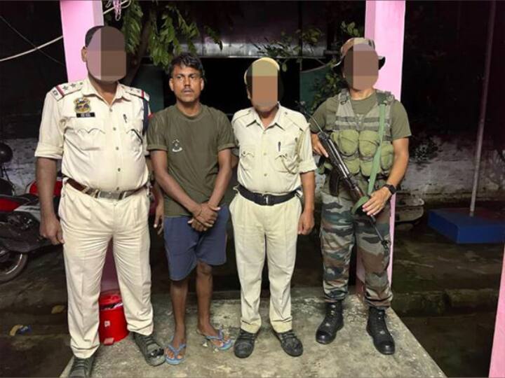 Assam: Banned Militant Outfit Ulfa-I's Cadre Apprehended With Weapons In Joint Op By India Army, Police Assam: Banned Militant Outfit Ulfa-I's Cadre Apprehended With Weapons In Joint Op By India Army, Police